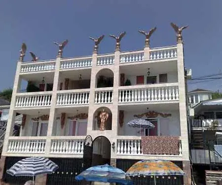 Orlinoe Gnezdo Apartment